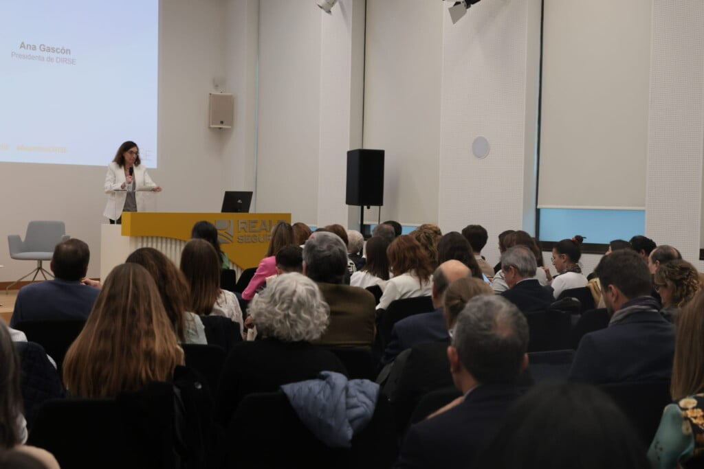 Ana Gascón, Presidenta de DIRSE, inaugura la jornada de los Premios DIRSE