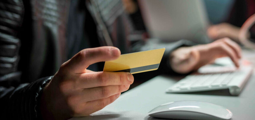 La copia de tarjetas de crédito o carding