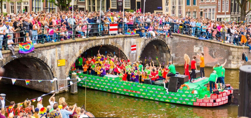 Boat Parade durante la Semana del Orgullo en Ámsterdam