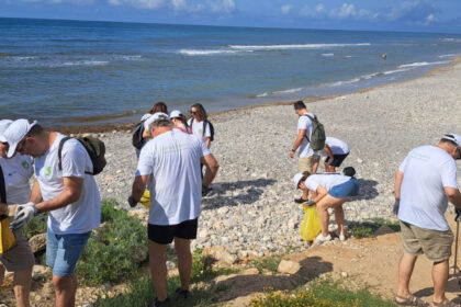Jornada de voluntariado en las playas de Sitges - Autopistas
