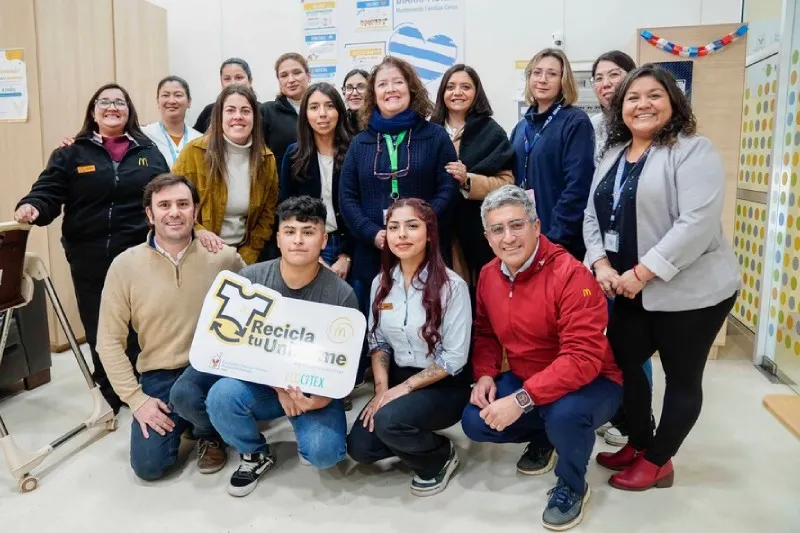 Programa Recicla tu Uniforme de Arcos Dorados entrega 100 frazadas al Hospital Dr. Franco Ravera Zunino